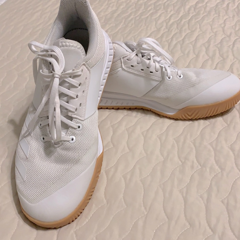 Adidas white women’s volleyball shoes size 9. In excellent condition.